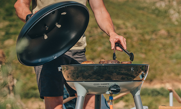 Camping-Grill mit Deckel