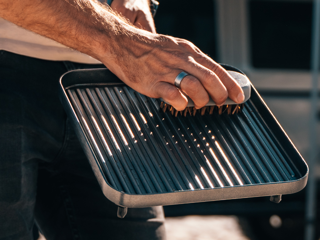 Halte deinen Grill mit den Reinigungsprodukten von CADAC sauber