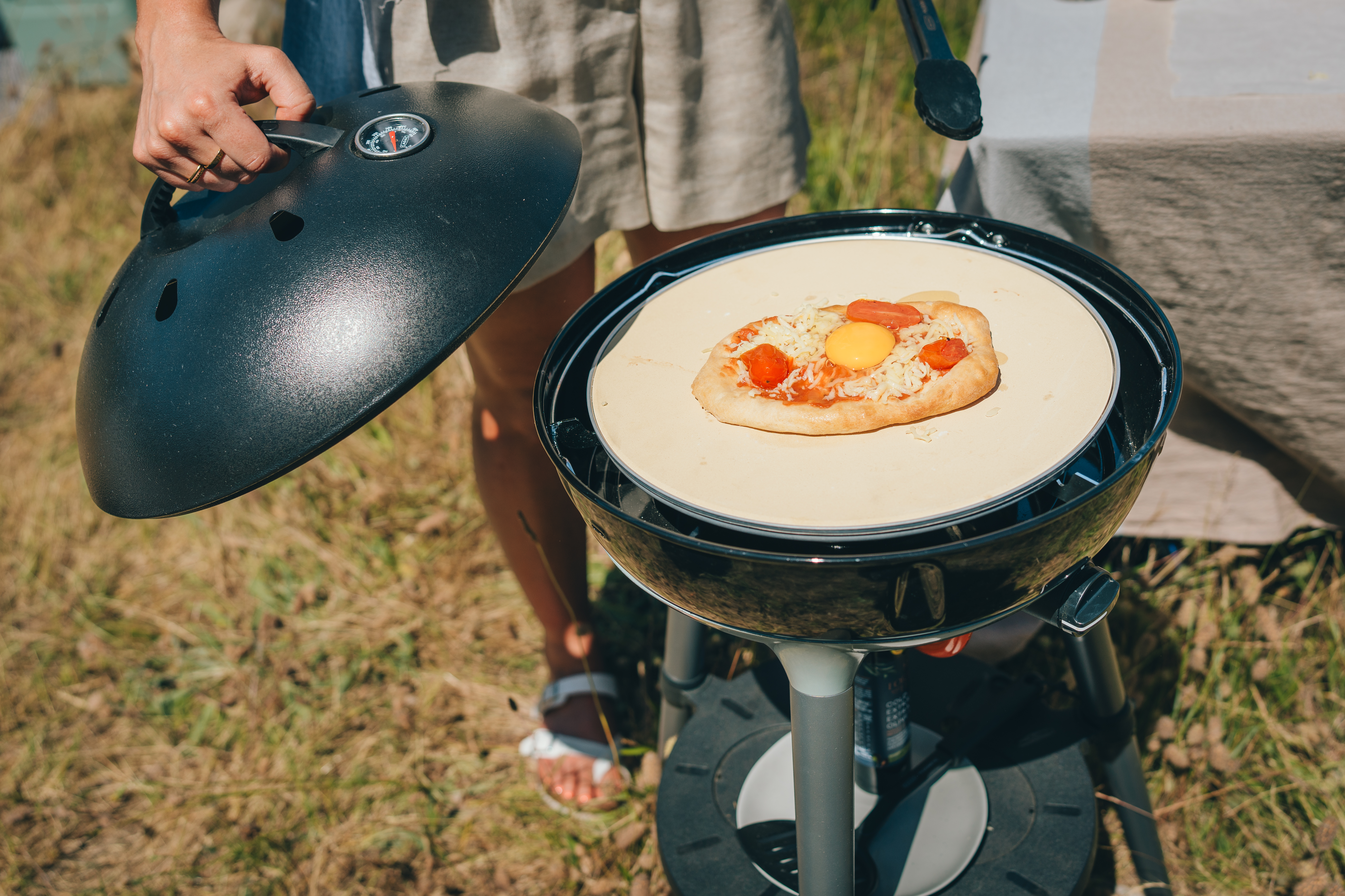 Bake pizza on your BBQ