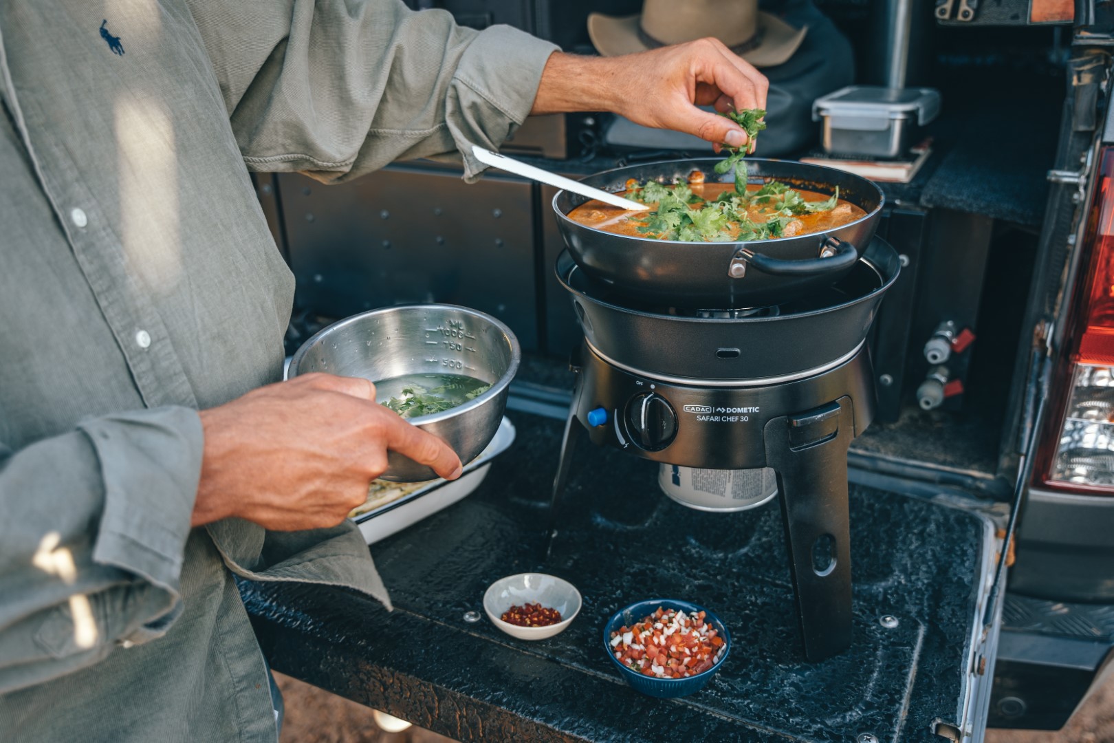 Découvre la nouvelle série Safari Chef 30 (2025)
