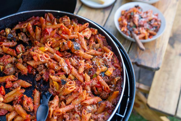 Eenpanspasta met tomatensaus